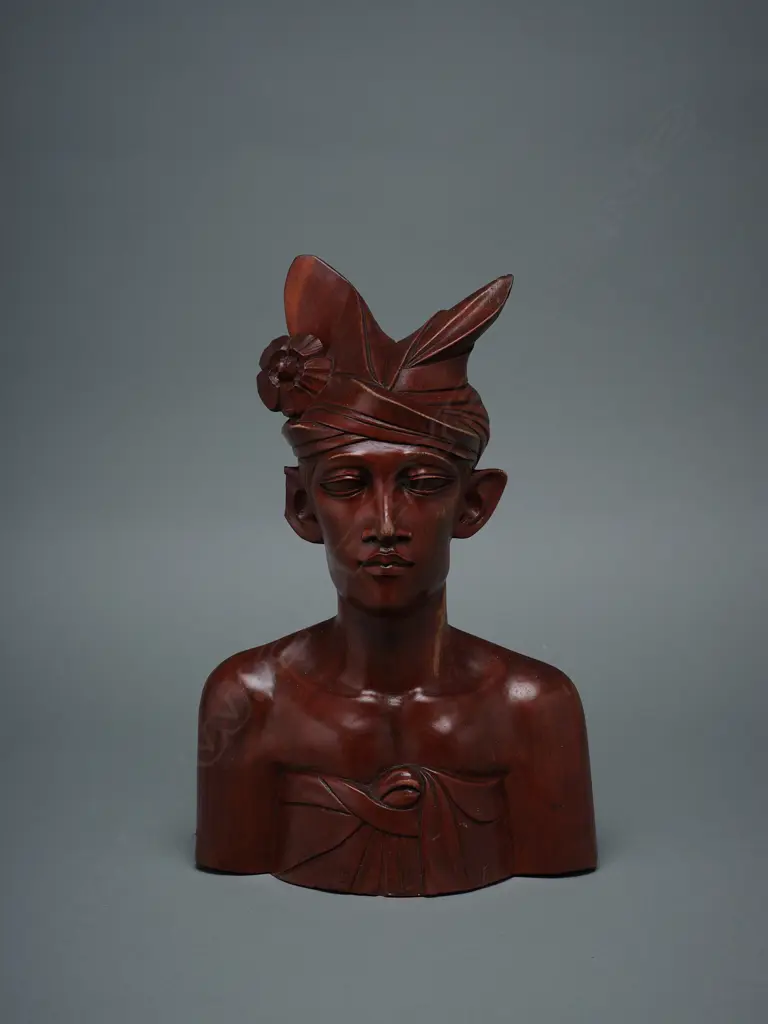 Javanese wooden bust, Image 1++